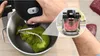 A person is using a kitchen mixer to mix green dough. An inset shows the mixer in action with a red graphic highlighting the mixing action. Produktbild-Vorschau