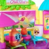 A close-up of a toy playset depicting a pool party scene with animated drink and lotion bottles. Produktbild-Vorschau