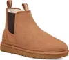 A single brown UGG boot is shown against a white background. Voir les images du produit