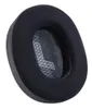 A close-up view of a black ear cushion for headphones. Voir les images du produit