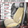 A sheepskin car seat cover is shown on a car seat, with text highlighting its features. Produktbild-Vorschau
