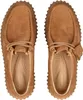 A top-down view of a pair of brown Clarks Torhill Bee shoes on a white background. Náhľad obrázku produktu