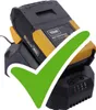 A battery pack for a power tool is shown charging in its base, with a large green checkmark overlay. Produktbild-Vorschau