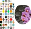 A collage of various toilet seat designs and a large image of a toilet seat with orchids and black stones. Produktbild-Vorschau