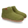 A pair of green felt boots with brown soles and a small brown leather accent on the side of one boot. Produktbild-Vorschau