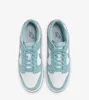 A top-down view of a pair of Nike Dunk Low Retro sneakers. Anteprima dell’immagine prodotto