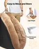 A person holding a large, plush dog bed, with inset images showing its lightweight nature and vacuum-packed state. Produktbild-Vorschau