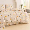 A close-up view of a bed with bedding featuring a fruit pattern. Anteprima dell’immagine prodotto