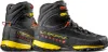 Schwarze Wanderschuhe "TXS GTX" von La Sportiva mit gelben und roten Akzenten. Podgląd zdjęcia produktu