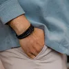 SERASAR | Bracelet en cuir pour hommes [Proud] avec or en Voir les images du produit 12
