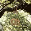 Klettergriffe "Penta" von YY Vertical; hängend an einem Baum; im Freien. Podgląd zdjęcia produktu