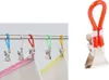 Several colorful clips holding towels on a metal rod. Anteprima dell’immagine prodotto