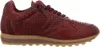 A side view of a red sneaker. Voir les images du produit
