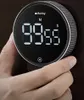 A hand is shown adjusting a digital kitchen timer. Podgląd zdjęcia produktu