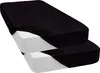 Two black fitted sheets are stacked on top of each other, with the top sheet draped over the bottom one. Produktbild-Vorschau