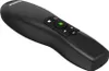 A black wireless laser presenter with buttons and a green laser light. Voir les images du produit