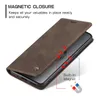 A brown leather phone case is shown with text overlays highlighting its magnetic closure and built-in magnet feature. Produktbild-Vorschau