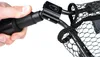 A hand holding the handle of a fishing net, showing the joint mechanism. Produktbild-Vorschau