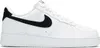 A side view of a white Nike Air Force 1 '07 sneaker with a black Nike swoosh and heel tab. Anteprima dell’immagine prodotto