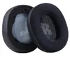 Close-up view of two black ear pads for headphones. Voir les images du produit