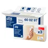 A product shot of Tork paper towels in their packaging, with a box in the background and a pack in the foreground. Náhled obrázku produktu