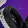 Close-up of a white gaming headset ear cup with black padding against a purple background. Anteprima dell’immagine prodotto