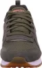 Front view of a green Skechers sneaker. Voir les images du produit