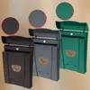 Three mailboxes are displayed in different colors against a gradient background. Anteprima dell’immagine prodotto
