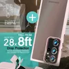 A person running on a beach with a phone case and its features highlighted. Voir les images du produit