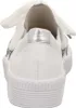 The back view of a white sneaker with white ribbon laces and a silver accent on the heel. Produktbild-Vorschau