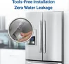 A close-up view of a stainless steel refrigerator with a magnified inset showing a hand installing a water filter. Produktbild-Vorschau