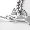 A close-up view of a metal chain and a spike mechanism. Anteprima dell’immagine prodotto