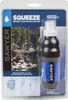 Product packaging for a Sawyer Squeeze water filtration system, showing the product and a lifestyle image of people by a river. Produktbild-Vorschau