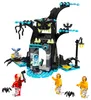A LEGO Hidden Side Portal playset with figures and accessories against a white background. Náhled obrázku produktu