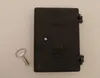 A black metal chimney access door and a silver key are placed on a light gray background. Anteprima dell’immagine prodotto