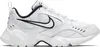 A studio shot of a single Nike Air Heights women's sports shoe. Voir les images du produit