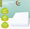 A white foam cushion is shown on a light blue background, with marketing text and icons on the left. Produktbild-Vorschau