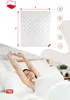 A woman stretching in a bed with a duvet, with a diagram of a duvet above. Produktbild-Vorschau
