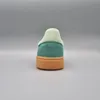 The back view of a single Adidas Handball Spezial sneaker against a plain gray background. Produktbild-Vorschau