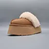 Pantofole Del Marchio Ugg Del Modello Funkette Marrone Anteprima dell’immagine prodotto 24