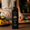 Creta Gold Olivenöl Flasche beim Zubereiten von Gemüse Produktbild-Vorschau