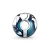 A silver and blue clip charm shaped like a globe. Podgląd zdjęcia produktu