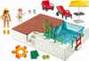 A Playmobil swimming pool set with figures and accessories. Voir les images du produit