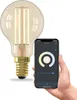 A smart LED light bulb and a smartphone displaying its control app. Produktbild-Vorschau