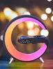 A modern, circular lamp with a built-in clock and wireless charging pad, displaying a phone. Produktbild-Vorschau