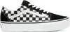 A side view of a black and white checkered Vans Old Skool Platform shoe. Anteprima dell’immagine prodotto