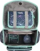 An open school backpack showing its interior compartments and contents. Voir les images du produit
