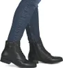 A person wearing blue jeans and black leather boots. Náhled obrázku produktu