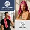 A collage showing a woman with a towel on her head, a man wiping his face with a towel, and icons with text describing product features. Produktbild-Vorschau