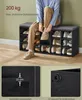 A person is sitting on a shoe bench and tying their shoes. The image also includes close-up shots of the product's details. Produktbild-Vorschau